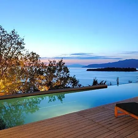 Sleeps 10 Pool Air Con Villa