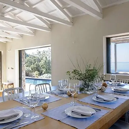 Sleeps 10 Pool Air Con Villa *