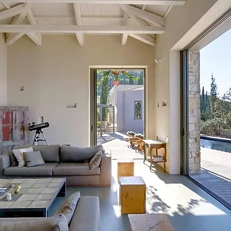 Sleeps 10 Pool Air Con Villa *