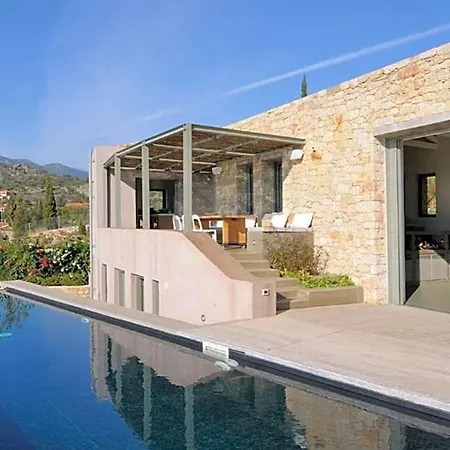 Sleeps 10 Pool Air Con * Kardhamili