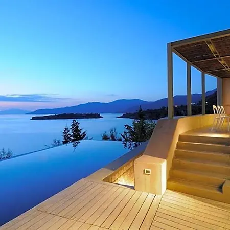 Sleeps 10 Pool Air Con Villa