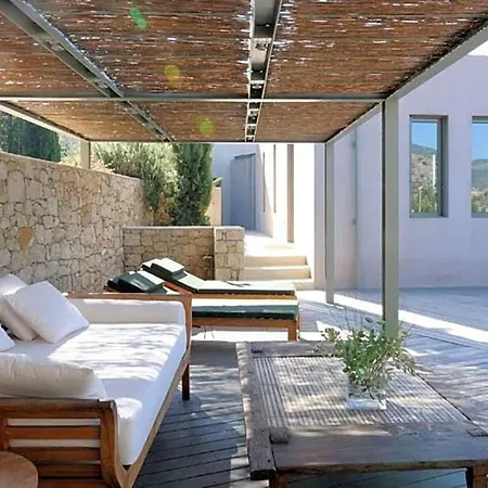 Sleeps 10 Pool Air Con